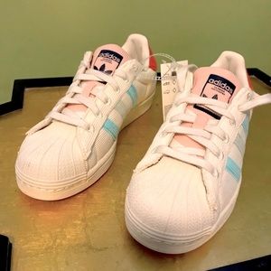 💗Sold💗Adidas Superstar shoes